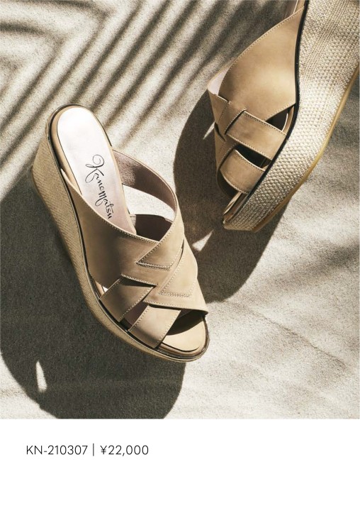 ■新品同様■皇室御用達ブランド■銀座かねまつ■夏にぴったりの涼しげなパンチング本革製ハンドバッグ■箱付き■美品■黒■sutekinabag■ 2021夏 銀座かねまつ カタログ