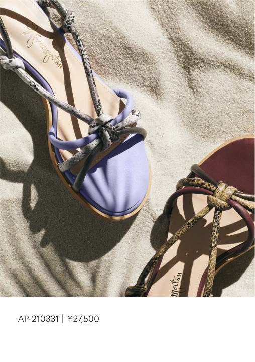 ■新品同様■皇室御用達ブランド■銀座かねまつ■夏にぴったりの涼しげなパンチング本革製ハンドバッグ■箱付き■美品■黒■sutekinabag■ 2021夏 銀座かねまつ カタログ