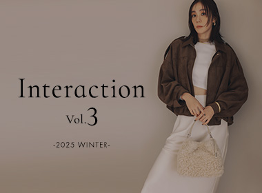 “Interaction”をテーマにした2025年の冬コレクションは、ショートブーツを中心に、相反するトレンド要素の掛け合わせが楽しいラインナップ。
装いがマンネリしがちな冬のおしゃれを足元から盛り上げます。