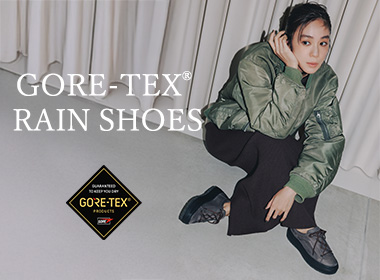 These GORE-TEX rain shoes are perfect for everyday wear, keeping your socks dry and comfortable all day long.