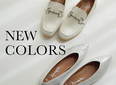 人気の定番シューズに、初夏に映える新色が登場。アイボリーやシルバーキャメルなど、軽やかなカラーが足元に抜け感をプラスし、シンプルな装いも新鮮に見せてくれる。合わせやすさはそのままに、季節感を取り入れたい今にちょうどいいラインナップ。