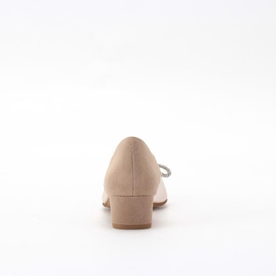 銀座かねまつ　美品　ベージュ エナメル ポインテッドトゥ シューズ　24cm 銀座かねまつ パンプス ポインテッドトゥ ベージュ 23cm