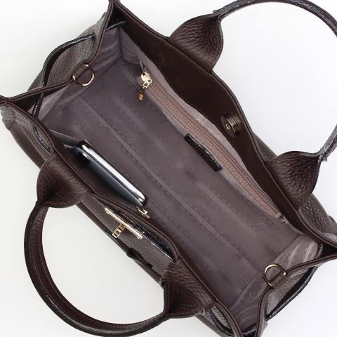 【関税込み】ロゴ刻印入り ミディアム ショルダーバッグ 95-20BK20-205_1.jpg